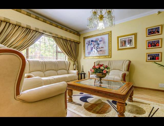 4 BEDROOM FREEHOLD FOR SALE IN RYNFIELD